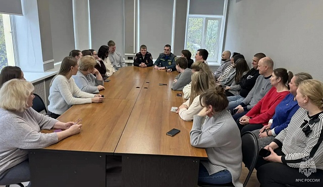 Сотрудники МЧС повышают культуру безопасности среди населения