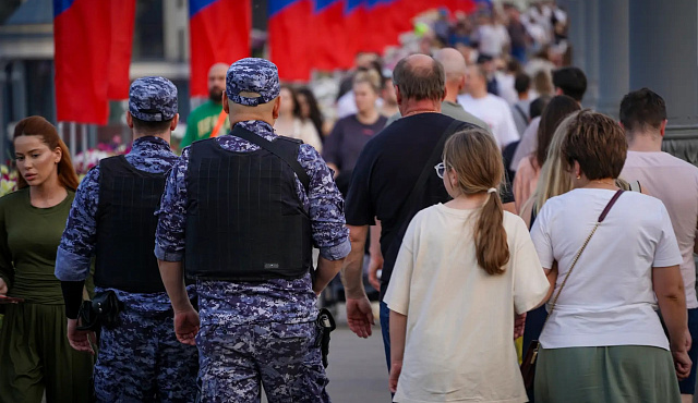 Безопасность проведения массовых мероприятий в столице, посвящённых Дню России обеспечили сотрудники и военнослужащие Росгвардии