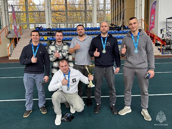 Пожарные МЧС по Северному округу – шестикратные чемпионы соревнований по гиревому двоеборью